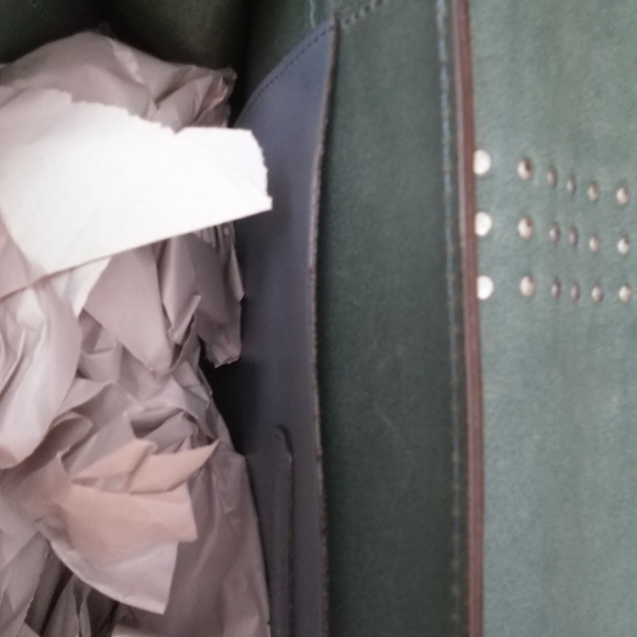 Woman. Retro messenger leathet bag - Picture 5 of 6